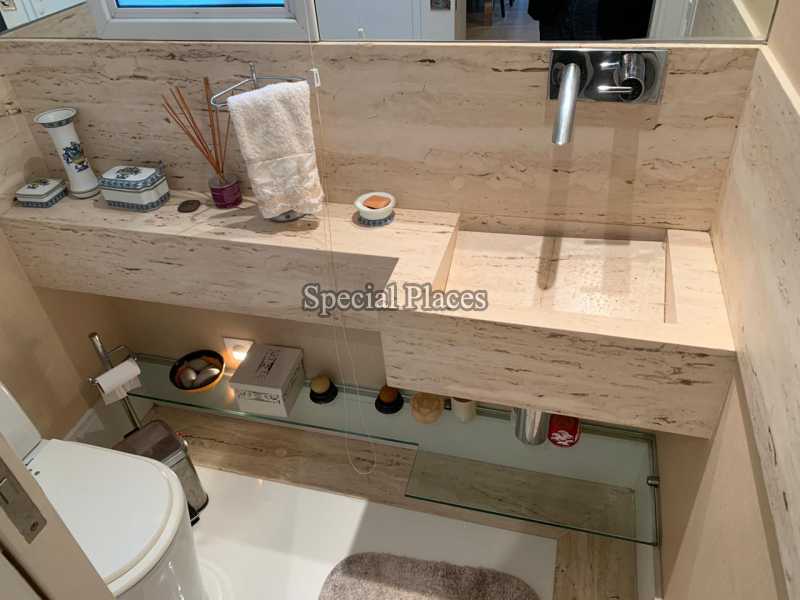 Conheça 6 lavabo do imóvel - Casa em Condomínio São Conrado, São Conrado, Rio de Janeiro, RJ Para Alugar, 4 Quartos, 350m² - LOC1226A - 7 6 lavabo