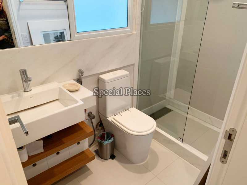 Conheça 13 banheiro do imóvel - Casa em Condomínio São Conrado, São Conrado, Rio de Janeiro, RJ Para Alugar, 4 Quartos, 350m² - LOC1226A - 14 13 banheiro