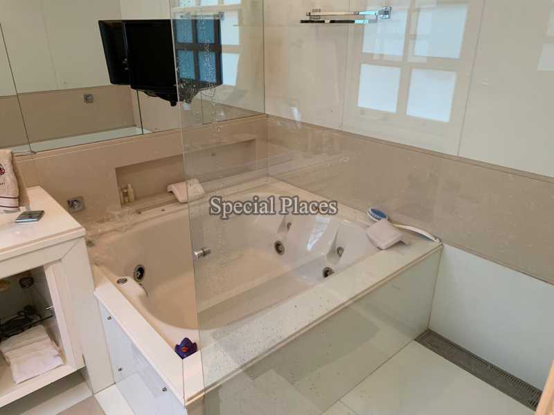 Conheça 11 banheiro do imóvel - Casa em Condomínio São Conrado, São Conrado, Rio de Janeiro, RJ Para Alugar, 4 Quartos, 350m² - LOC1226A - 12 11 banheiro