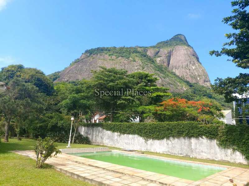 Conheça 3 FACHADA VISTA do imóvel - Casa Barra da Tijuca, Rio de Janeiro, RJ Para Alugar, 3 Quartos, 500m² - LOC1228A - 4 3 FACHADA VISTA