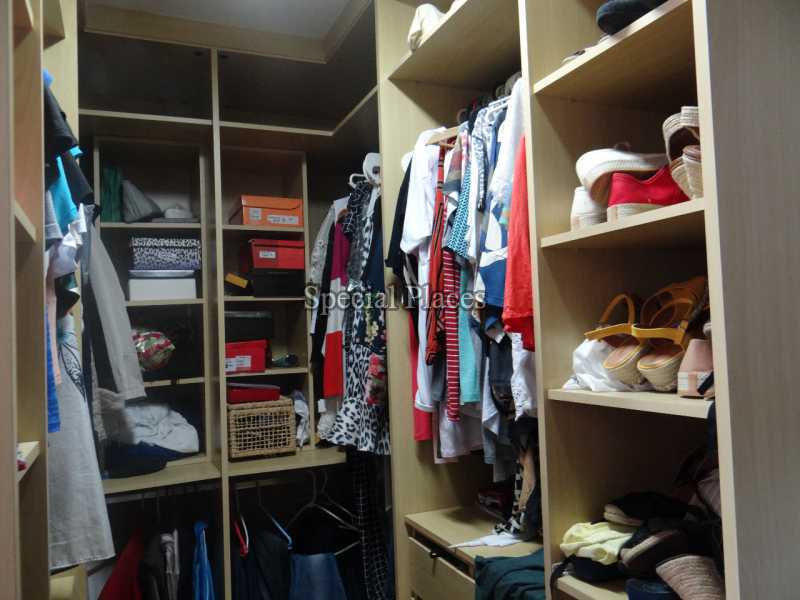 Conheça closet suite master do imóvel - Casa em Condomínio 5 quartos para alugar Recreio dos Bandeirantes, Rio de Janeiro - R$ 7.000 - LOC1243A - 16 closet suite master