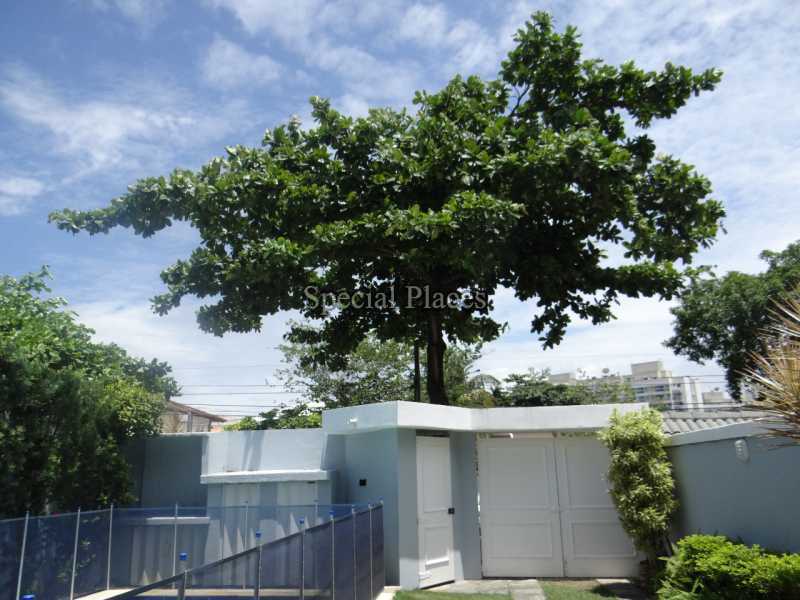 Conheça vista jardim do imóvel - Casa em Condomínio 5 quartos para alugar Recreio dos Bandeirantes, Rio de Janeiro - R$ 7.000 - LOC1243A - 26 vista jardim