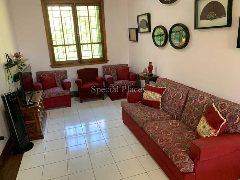 Conheça sala de estar do imóvel - Casa em frente a Cachoeirinha natural! - LOC1245A - 7 sala de estar