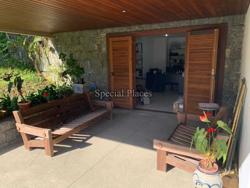 Conheça Varanda do Escritorio do imóvel - Casa em frente a Cachoeirinha natural! - LOC1245A - 6 Varanda do Escritorio