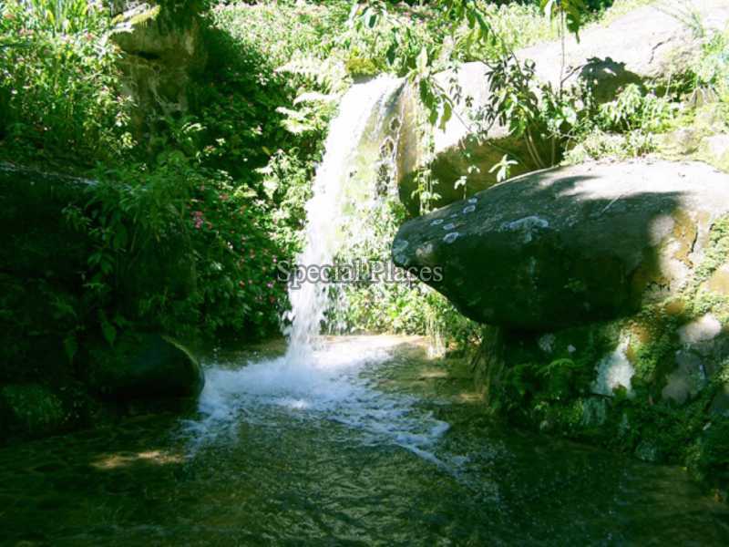 Conheça Cachoeirinha Natural pertinho do imóvel - Casa em frente a Cachoeirinha natural! - LOC1245A - 26 Cachoeirinha Natural pertinho