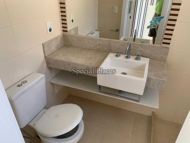 Conheça BANHEIRO SUITE do imóvel - Casa em Condomínio Itanhangá, Reserva, Itanhangá, Rio de Janeiro, RJ Para Alugar, 5 Quartos, 379m² - LOC1246A - 19 BANHEIRO SUITE