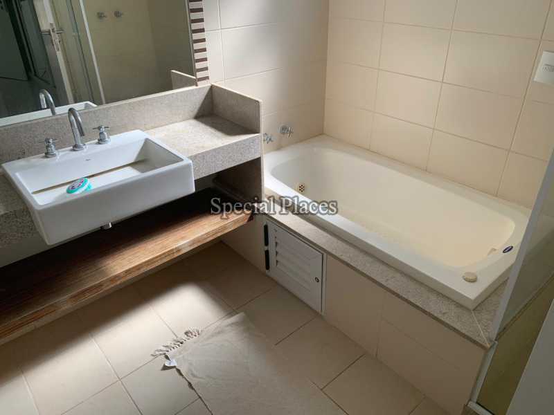 Conheça BANHEIRO SUITE 2 do imóvel - Casa em Condomínio Itanhangá, Reserva, Itanhangá, Rio de Janeiro, RJ Para Alugar, 5 Quartos, 379m² - LOC1246A - 16 BANHEIRO SUITE 2