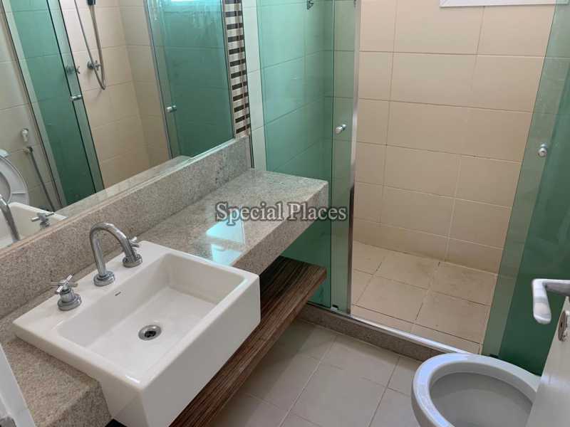 Conheça BANHEIRO do imóvel - Casa em Condomínio Itanhangá, Reserva, Itanhangá, Rio de Janeiro, RJ Para Alugar, 5 Quartos, 379m² - LOC1246A - 13 BANHEIRO