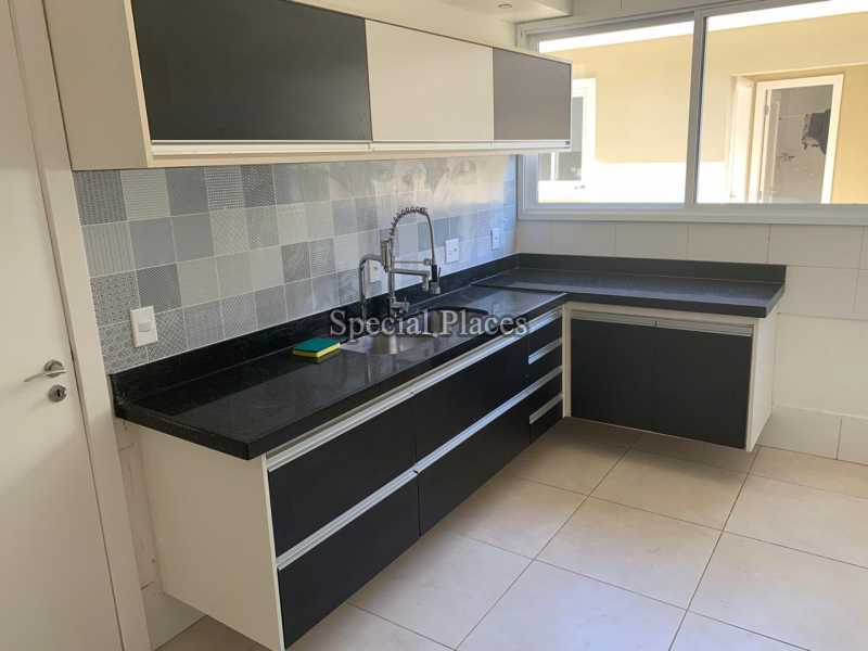 Conheça COPA COZINHA do imóvel - Casa em Condomínio Itanhangá, Reserva, Itanhangá, Rio de Janeiro, RJ Para Alugar, 5 Quartos, 379m² - LOC1246A - 10 COPA COZINHA