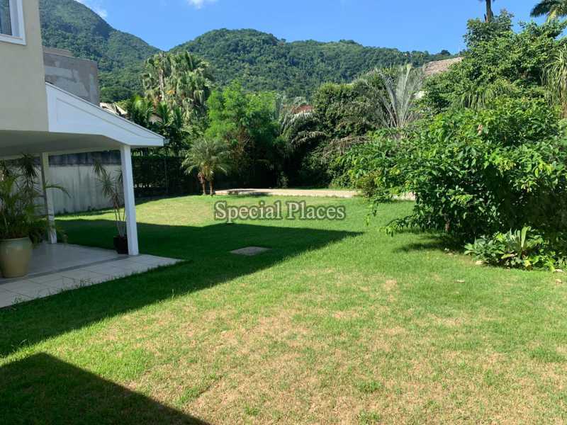 Conheça VISTA LATERAL do imóvel - Casa em Condomínio Itanhangá, Reserva, Itanhangá, Rio de Janeiro, RJ Para Alugar, 5 Quartos, 379m² - LOC1246A - 4 VISTA LATERAL