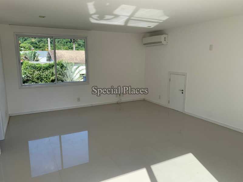 Conheça SOTÃO/ 5° SUITE do imóvel - Casa em Condomínio Itanhangá, Reserva, Itanhangá, Rio de Janeiro, RJ Para Alugar, 5 Quartos, 379m² - LOC1246A - 20 SOTÃO/ 5° SUITE