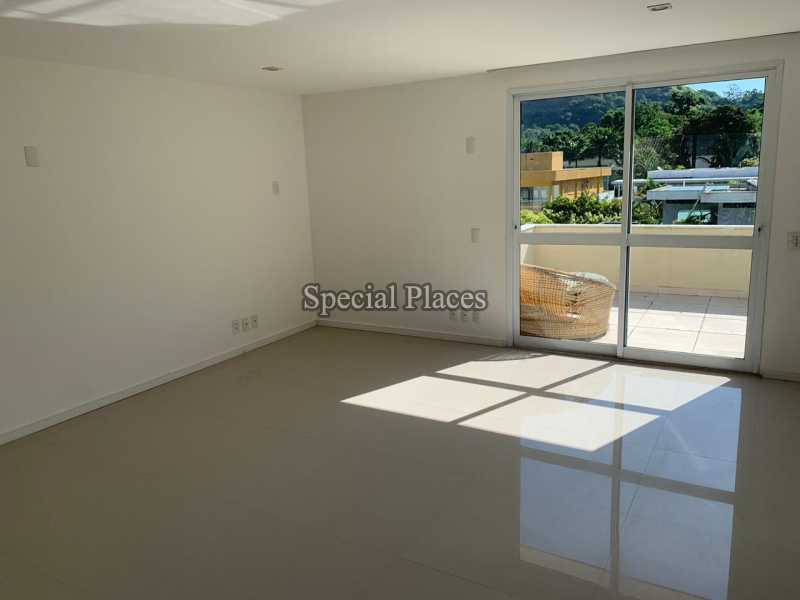 Conheça SOTÃO/ 5° SUITE do imóvel - Casa em Condomínio Itanhangá, Reserva, Itanhangá, Rio de Janeiro, RJ Para Alugar, 5 Quartos, 379m² - LOC1246A - 21 SOTÃO/ 5° SUITE