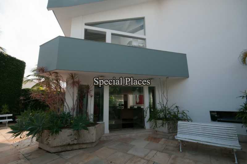 Conheça fachada lateral do imóvel - Casa em Condomínio Barra, Quintas do Rio, Barra da Tijuca, Rio de Janeiro, RJ Para Alugar, 4 Quartos, 660m² - LOC1247 - 3 fachada lateral
