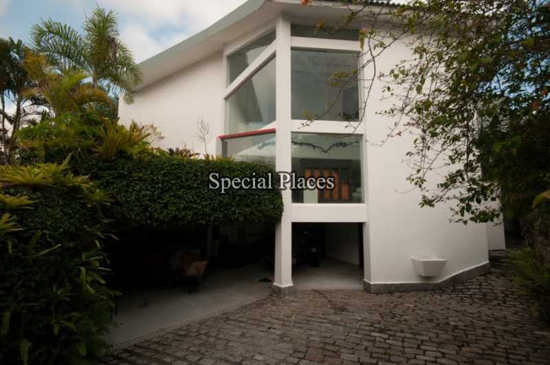 Conheça fachada do imóvel - Casa em Condomínio Barra, Quintas do Rio, Barra da Tijuca, Rio de Janeiro, RJ Para Alugar, 4 Quartos, 660m² - LOC1247 - 1 fachada
