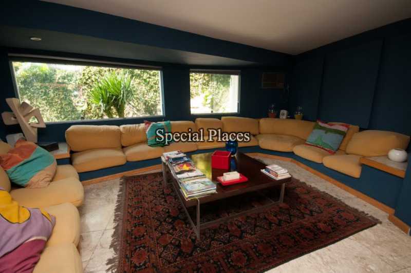 Conheça sala de tv do imóvel - Casa em Condomínio Barra, Quintas do Rio, Barra da Tijuca, Rio de Janeiro, RJ Para Alugar, 4 Quartos, 660m² - LOC1247 - 13 sala de tv