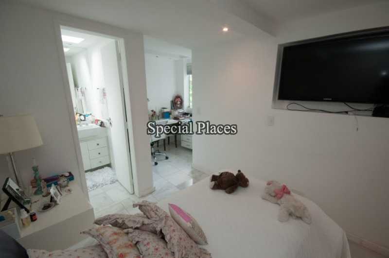 Conheça suite do imóvel - Casa em Condomínio Barra, Quintas do Rio, Barra da Tijuca, Rio de Janeiro, RJ Para Alugar, 4 Quartos, 660m² - LOC1247 - 15 suite