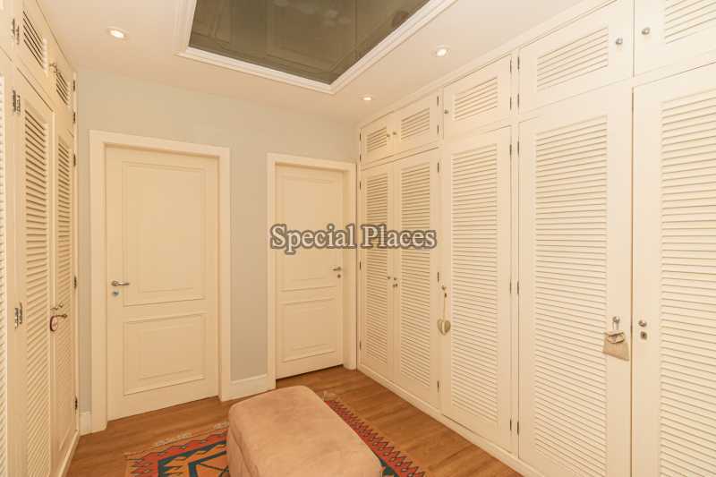 Conheça CLOSET SUÍTE MASTER do imóvel - Casa em Condomínio 4 quartos à venda Itanhangá, Rio de Janeiro - R$ 4.500.000 - BAC6206 - 27 CLOSET SUÍTE MASTER - Casa em Condomínio 4 quartos à venda Itanhangá, Rio de Janeiro - R$ 4.500.000 - BAC6206 - 27