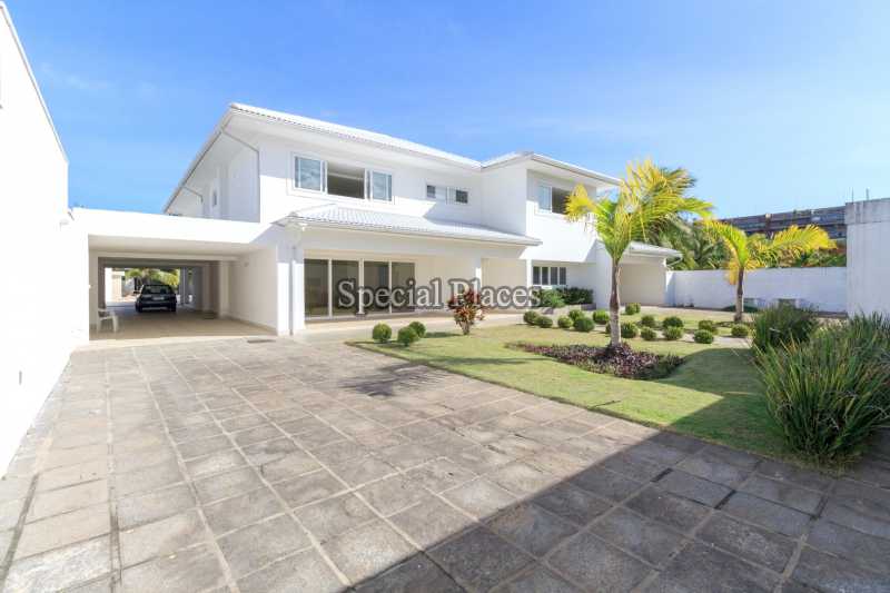 Conheça FACHADA / JARDINS do imóvel - Casa em Condomínio Barra, Park Palace, Barra da Tijuca, Rio de Janeiro, RJ À Venda, 8 Quartos, 1644m² - BAC2652 - 7 FACHADA / JARDINS