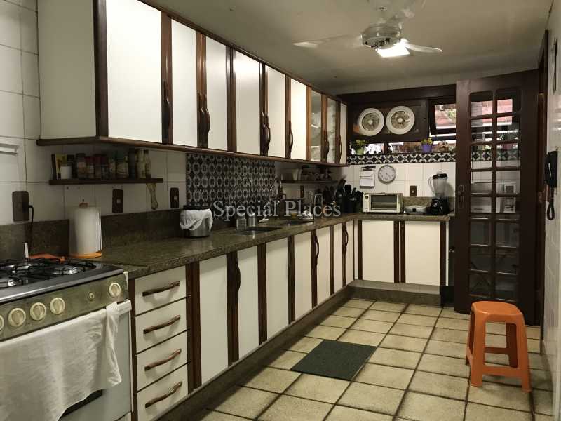 Conheça COZINHA do imóvel - Casa em Condomínio Barra, Lagoa Mar Norte, Barra da Tijuca, Rio de Janeiro, RJ À Venda, 4 Quartos, 728m² - BAC2719 - 15 COZINHA