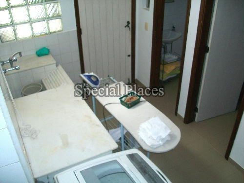Conheça AREA E 2 DEPENDENCIAS do imóvel - Casa em Condomínio Itanhangá, Bosque Itanhangá, Itanhangá, Rio de Janeiro, RJ À Venda, 3 Quartos, 300m² - BAC2847 - 16 AREA E 2 DEPENDENCIAS