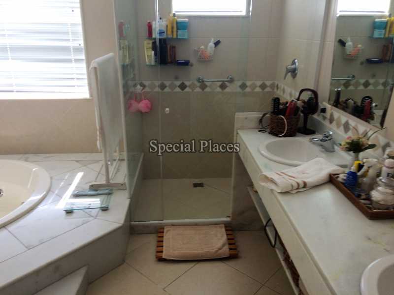 Conheça BANHEIRO SUITE MASTER do imóvel - Casa em Condomínio Itanhangá, Greenwood Park, Itanhangá, Rio de Janeiro, RJ À Venda, 4 Quartos, 638m² - BAC3057 - 23 BANHEIRO SUITE MASTER