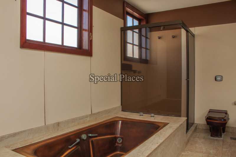 Conheça BANHEIRO MASTER do imóvel - Casa À Venda no Condomínio Barra, Park Palace - Barra da Tijuca - Rio de Janeiro - RJ - BAC3126 - 30 BANHEIRO MASTER