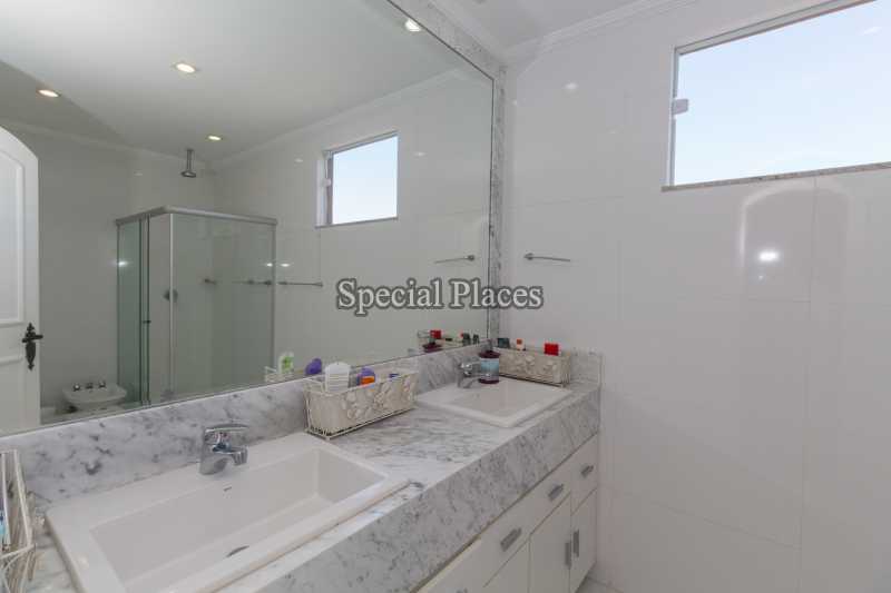Conheça BANHEIRO SUITE MASTER do imóvel - Casa À Venda no Condomínio Itanhangá, Greenwood Park - Itanhangá - Rio de Janeiro - RJ - BAC1296 - 17 BANHEIRO SUITE MASTER