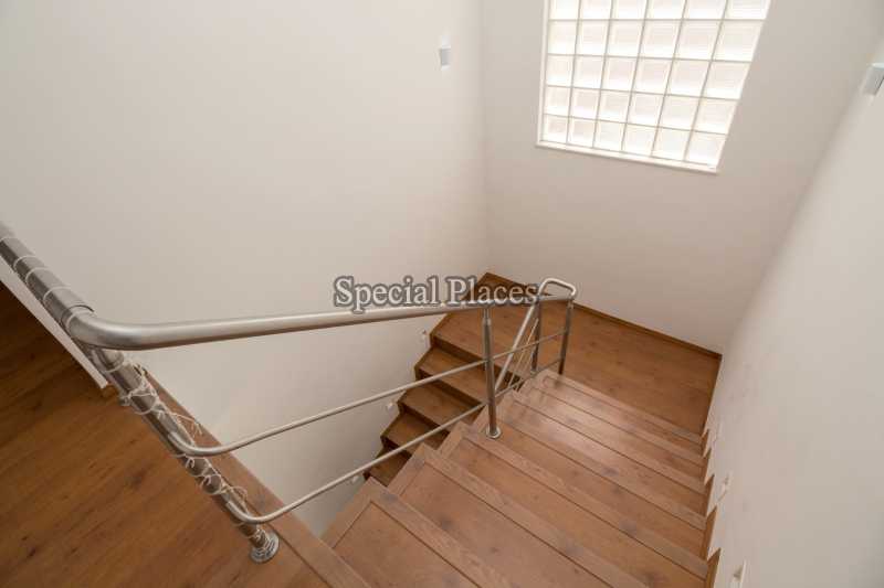 Conheça ESCADAS do imóvel - Casa À Venda no Condomínio Barra, Santa Marina - Barra da Tijuca - Rio de Janeiro - RJ - BAC3507 - 21 ESCADAS