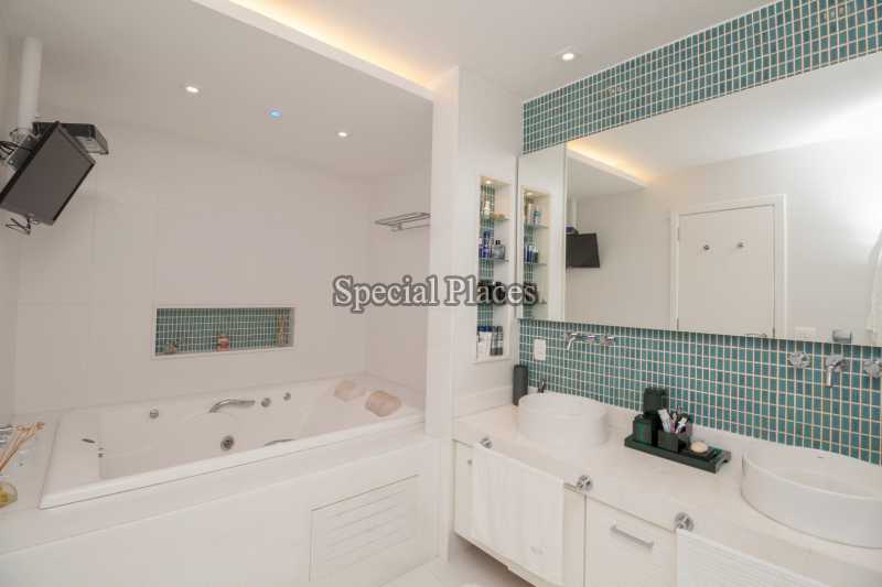 Conheça BANHEIRO MASTER do imóvel - Casa À Venda no Condomínio Barra, Santa Marina - Barra da Tijuca - Rio de Janeiro - RJ - BAC3507 - 24 BANHEIRO MASTER