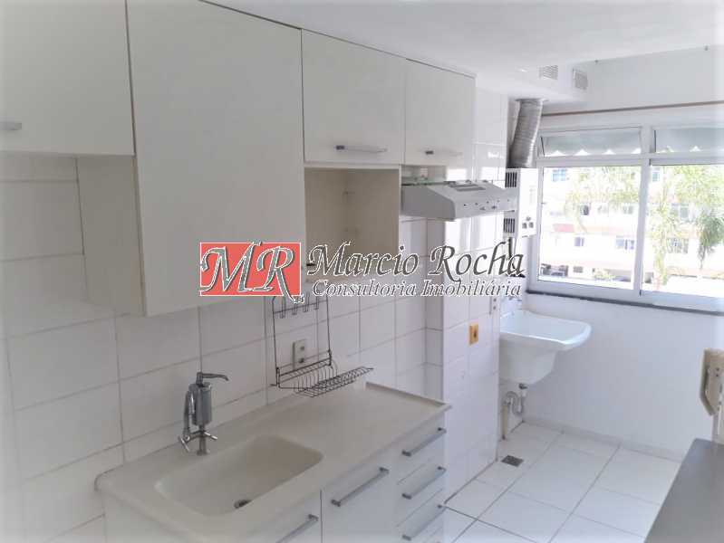 Conheça 03 cozinha. do imóvel - Nas Nuvens Cond Clube, AP 2qts, varanda, vaga, piscina. - VLAP20323 - 5 03 cozinha. - Nas Nuvens Cond Clube, AP 2qts, varanda, vaga, piscina. - VLAP20323 - 5