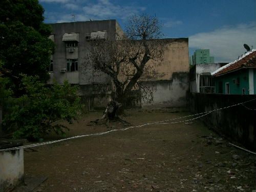 Conheça QUINTAL FUNDOS do imóvel - Valqueire terreno medindo 10 x 50 com RGI 70m2 edificad - RR20041 - 8 QUINTAL FUNDOS - Valqueire terreno medindo 10 x 50 com RGI 70m2 edificad - RR20041 - 8