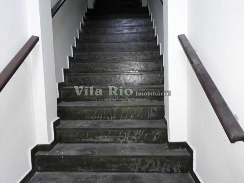 Conheça Escada do imóvel - Galpão 517m² à venda Oswaldo Cruz, Rio de Janeiro - R$ 2.500.000 - VGA00012 - 16 Escada - Galpão 517m² à venda Oswaldo Cruz, Rio de Janeiro - R$ 2.500.000 - VGA00012 - 16