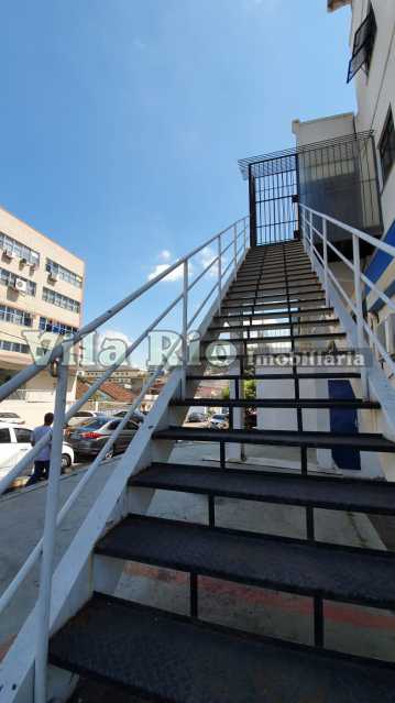 Conheça Escada Externa do imóvel - Galpão 500m² à venda Vila da Penha, Rio de Janeiro - R$ 2.500.000 - VGA00017 - 11 Escada Externa - Galpão 500m² à venda Vila da Penha, Rio de Janeiro - R$ 2.500.000 - VGA00017 - 11