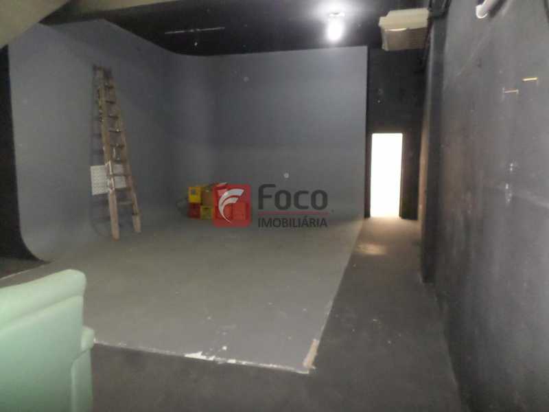 Conheça SALÃO 1º PAV. do imóvel - Prédio 495m² à venda Rua Alice,Laranjeiras, Rio de Janeiro - R$ 2.050.000 - FLPR00008 - 7 SALÃO 1º PAV. - Prédio 495m² à venda Rua Alice,Laranjeiras, Rio de Janeiro - R$ 2.050.000 - FLPR00008 - 7