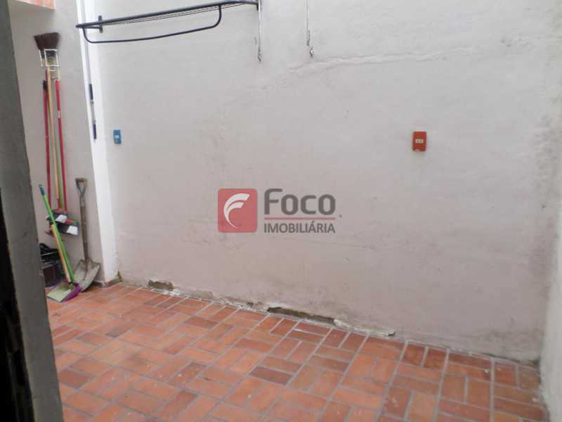 Conheça PEQUENA ÁREA EXTERNA do imóvel - Prédio 495m² à venda Rua Alice,Laranjeiras, Rio de Janeiro - R$ 2.050.000 - FLPR00008 - 9 PEQUENA ÁREA EXTERNA - Prédio 495m² à venda Rua Alice,Laranjeiras, Rio de Janeiro - R$ 2.050.000 - FLPR00008 - 9