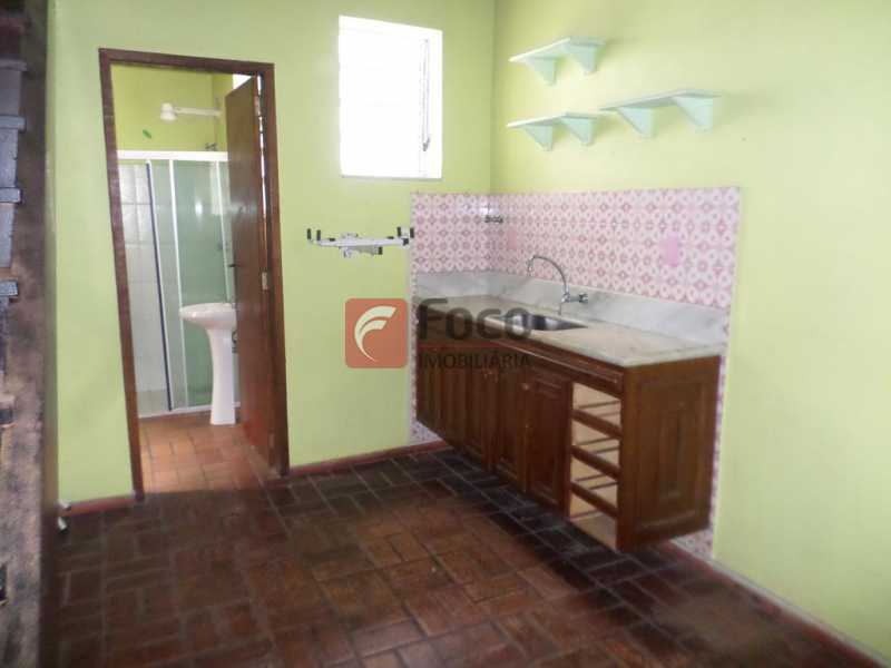 Conheça BANHEIRO 2º PAV. do imóvel - Prédio 495m² à venda Rua Alice,Laranjeiras, Rio de Janeiro - R$ 2.050.000 - FLPR00008 - 22 BANHEIRO 2º PAV. - Prédio 495m² à venda Rua Alice,Laranjeiras, Rio de Janeiro - R$ 2.050.000 - FLPR00008 - 22