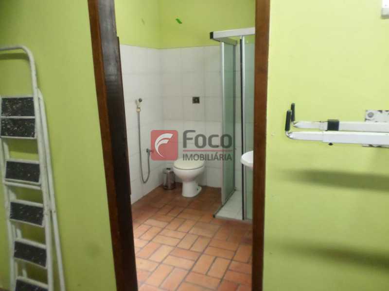 Conheça BANHEIRO 1º PAV. do imóvel - Prédio 495m² à venda Rua Alice,Laranjeiras, Rio de Janeiro - R$ 2.050.000 - FLPR00008 - 13 BANHEIRO 1º PAV. - Prédio 495m² à venda Rua Alice,Laranjeiras, Rio de Janeiro - R$ 2.050.000 - FLPR00008 - 13