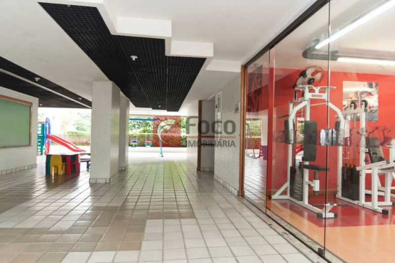 Conheça PÁTIO PRÉDIO do imóvel - Apartamento à venda Avenida Bartolomeu Mitre,Leblon, Rio de Janeiro - R$ 1.900.000 - FLAP22224 - 19 PÁTIO PRÉDIO - Apartamento à venda Avenida Bartolomeu Mitre,Leblon, Rio de Janeiro - R$ 1.900.000 - FLAP22224 - 19