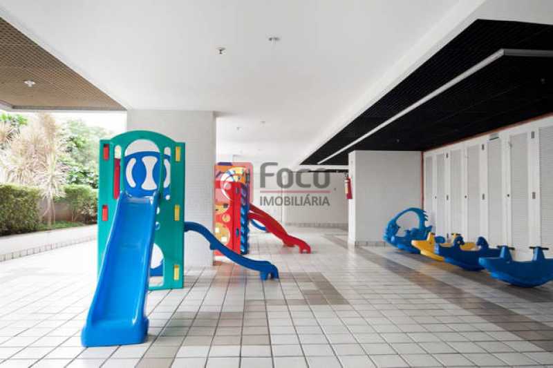 Conheça PLAY do imóvel - Apartamento à venda Avenida Bartolomeu Mitre,Leblon, Rio de Janeiro - R$ 1.900.000 - FLAP22224 - 12 PLAY - Apartamento à venda Avenida Bartolomeu Mitre,Leblon, Rio de Janeiro - R$ 1.900.000 - FLAP22224 - 12