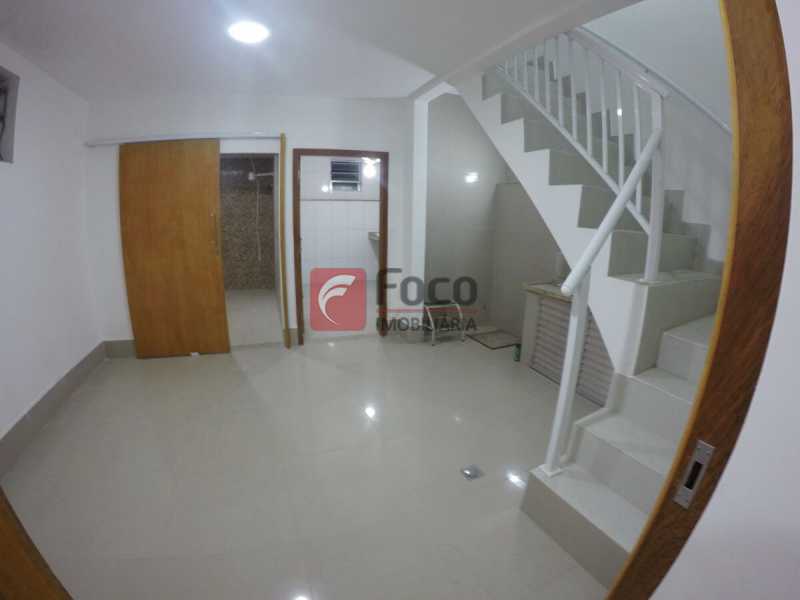 Conheça ESCADA LINEAR do imóvel - Casa à venda Rua Oliveira Fausto,Botafogo, Rio de Janeiro - R$ 3.350.000 - FLCA60031 - 12 ESCADA LINEAR - Casa à venda Rua Oliveira Fausto,Botafogo, Rio de Janeiro - R$ 3.350.000 - FLCA60031 - 12