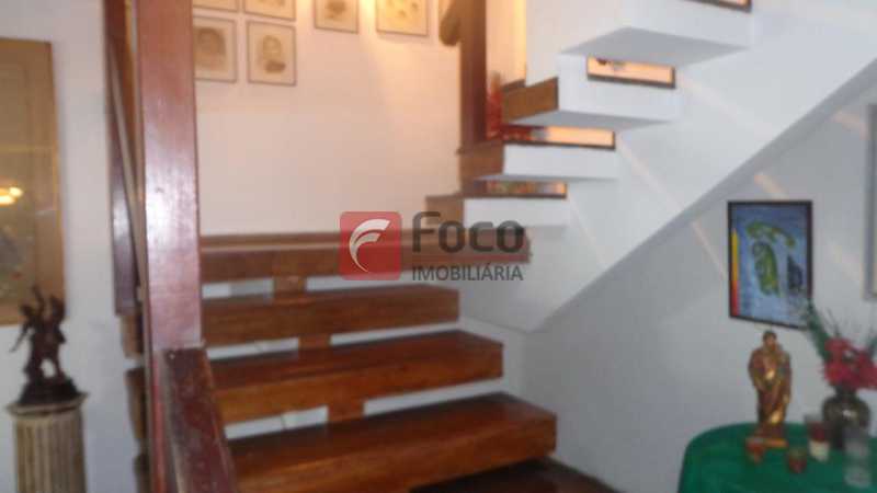 Conheça ESCADA ENTRE 1º E 2 º PISOS do imóvel - Casa à venda Rua Belisário Távora,Laranjeiras, Rio de Janeiro - R$ 2.400.000 - FLCA40072 - 8 ESCADA ENTRE 1º E 2 º PISOS - Casa à venda Rua Belisário Távora,Laranjeiras, Rio de Janeiro - R$ 2.400.000 - FLCA40072 - 8