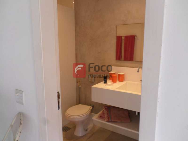 Conheça BANHEIRO 2º PISO do imóvel - Cobertura à venda Rua Maestro Francisco Braga,Copacabana, Rio de Janeiro - R$ 2.575.000 - FLCO40093 - 14 BANHEIRO 2º PISO - Cobertura à venda Rua Maestro Francisco Braga,Copacabana, Rio de Janeiro - R$ 2.575.000 - FLCO40093 - 14
