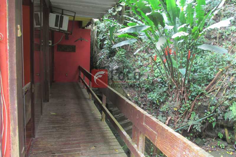 Conheça VARANDA do imóvel - Casa à venda Rua Engenheiro Alfredo Duarte,Jardim Botânico, Rio de Janeiro - R$ 4.800.000 - JBCA40041 - 6 VARANDA - Casa à venda Rua Engenheiro Alfredo Duarte,Jardim Botânico, Rio de Janeiro - R$ 4.800.000 - JBCA40041 - 6