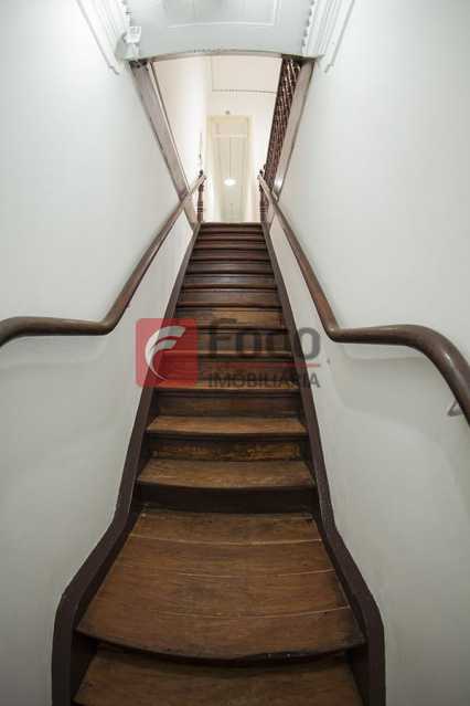Conheça ESCADA DE ACESSO do imóvel - Casa Comercial 246m² à venda Rua Joaquim Silva,Centro, Rio de Janeiro - R$ 1.500.000 - FLCC00004 - 5 ESCADA DE ACESSO - Casa Comercial 246m² à venda Rua Joaquim Silva,Centro, Rio de Janeiro - R$ 1.500.000 - FLCC00004 - 5