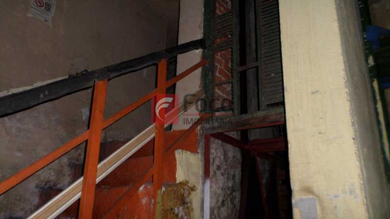 Conheça ACESSO 2º PISO/TERRENO do imóvel - Loja 466m² à venda Rua Riachuelo,Centro, Rio de Janeiro - R$ 1.580.000 - FLLJ00024 - 8 ACESSO 2º PISO/TERRENO - Loja 466m² à venda Rua Riachuelo,Centro, Rio de Janeiro - R$ 1.580.000 - FLLJ00024 - 8