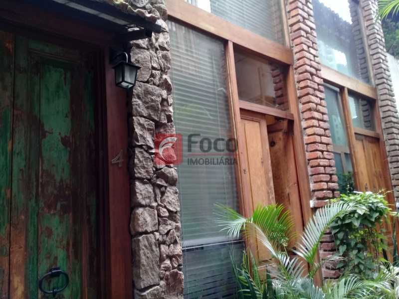 Conheça fachada do imóvel - Casa de Vila à venda Rua Gago Coutinho,Laranjeiras, Rio de Janeiro - R$ 750.000 - JBCV10002 - 6 fachada - Casa de Vila à venda Rua Gago Coutinho,Laranjeiras, Rio de Janeiro - R$ 750.000 - JBCV10002 - 6