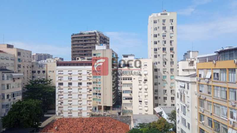 VISTA DA SALA - Apartamento à venda Rua Gomes Carneiro,Ipanema, Rio de Janeiro - R$ 1.080.000 - JBAP21445 - 4