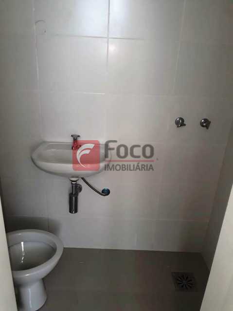 Conheça BANHEIRO SERVIÇO do imóvel - Apartamento à venda Rua Andrade Pertence,Catete, Rio de Janeiro - R$ 790.000 - FLAP22392 - 19 BANHEIRO SERVIÇO - Apartamento à venda Rua Andrade Pertence,Catete, Rio de Janeiro - R$ 790.000 - FLAP22392 - 19