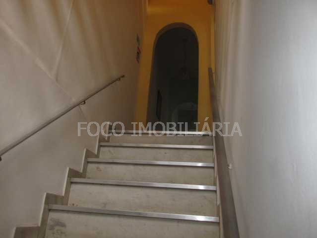 Conheça ACESSO ÀS SUÍTES do imóvel - FLCA90002 - 7 ACESSO ÀS SUÍTES - FLCA90002 - 7