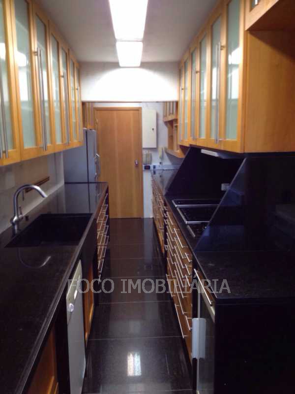 Conheça COZINHA do imóvel - Apartamento à venda Avenida Epitácio Pessoa,Lagoa, Rio de Janeiro - R$ 3.500.000 - FLAP40142 - 10 COZINHA - Apartamento à venda Avenida Epitácio Pessoa,Lagoa, Rio de Janeiro - R$ 3.500.000 - FLAP40142 - 10